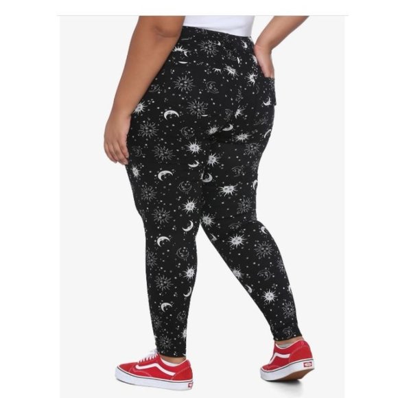 Hot Topic NWT 26 PLUS Celestial Skinny Jeans Cute! - Picture 1 of 4